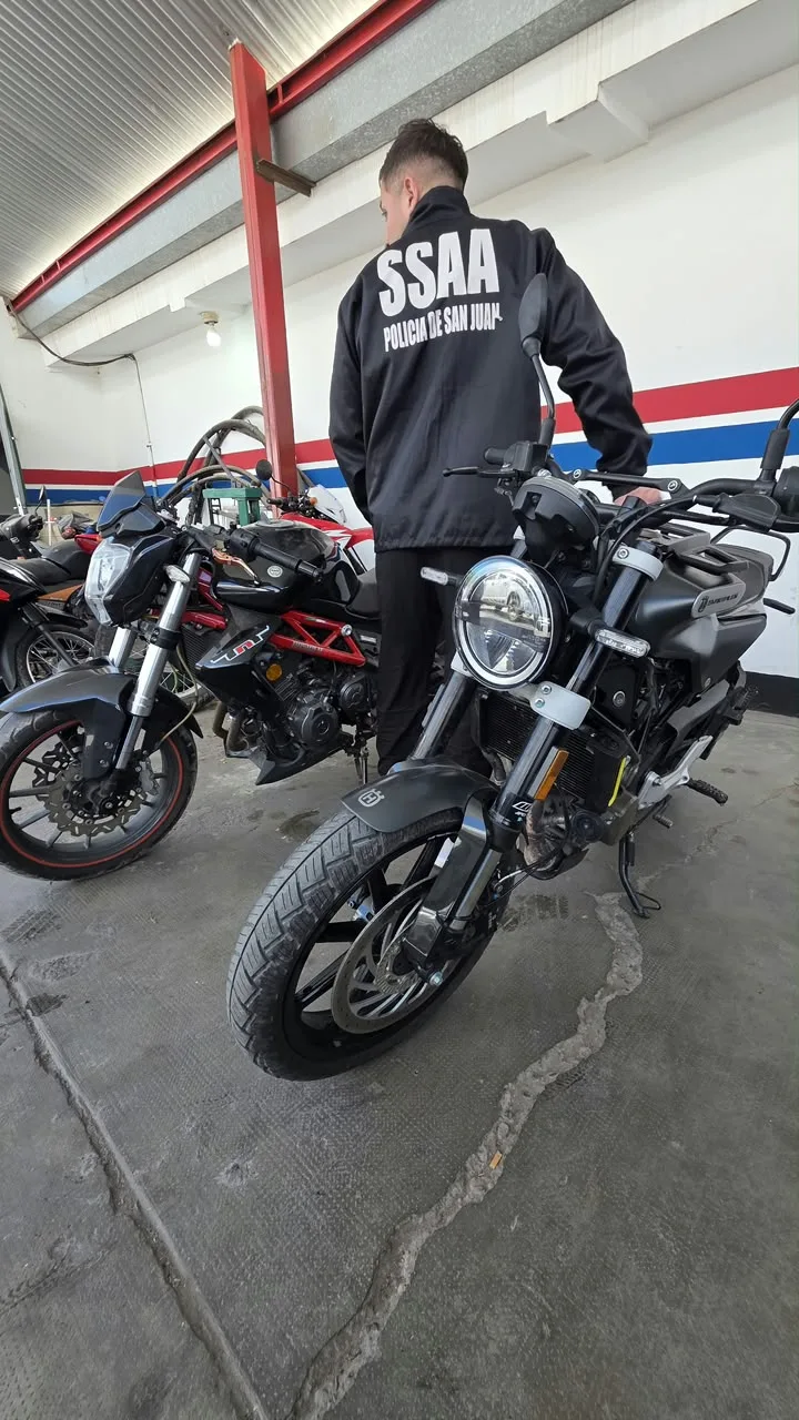Escándalo por dos motos de alta gama en Rawson: una tenía pedido de robo y la otra, los números adulterados