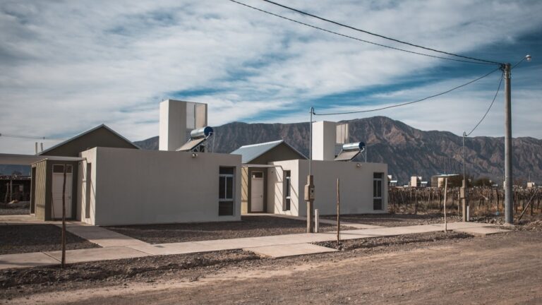 Para la nuevas casas del IPV invertirán más de $320 mil millones y prevén que atenuarán los precios de alquileres
