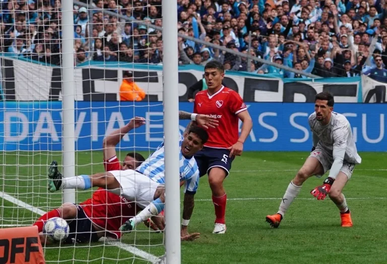 Racing e Independiente no se sacaron ventajas y el clásico de Avellaneda terminó 1-1