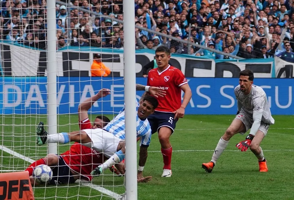 Racing e Independiente no se sacaron ventajas y el clásico de Avellaneda terminó 1-1