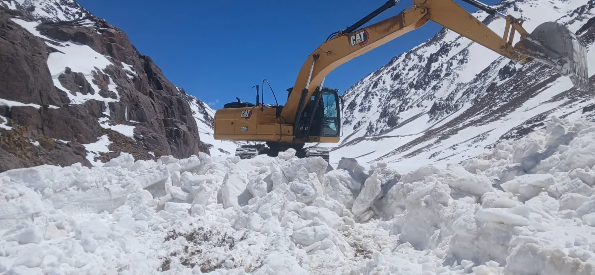 Operativo en la cordillera: trabajan para despejar el camino a Agua Negra