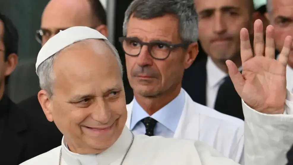 El papa León XIV rezó el Angelus en el Vaticano tras su operación