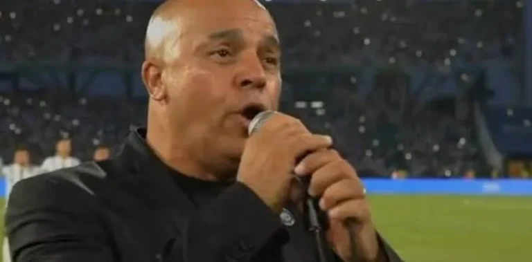 El cantante que interpretará el himno nacional en la despedida de Messi