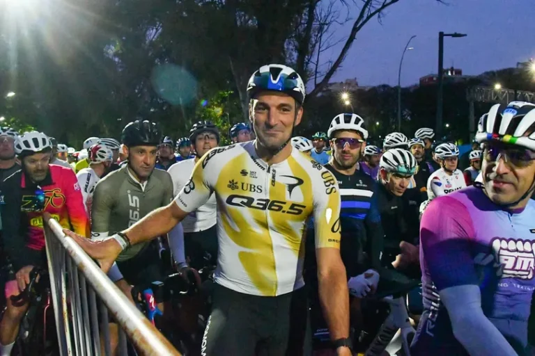 Lionel Scaloni sorprendió al participar de una exigente carrera de ciclismo en Buenos Aires