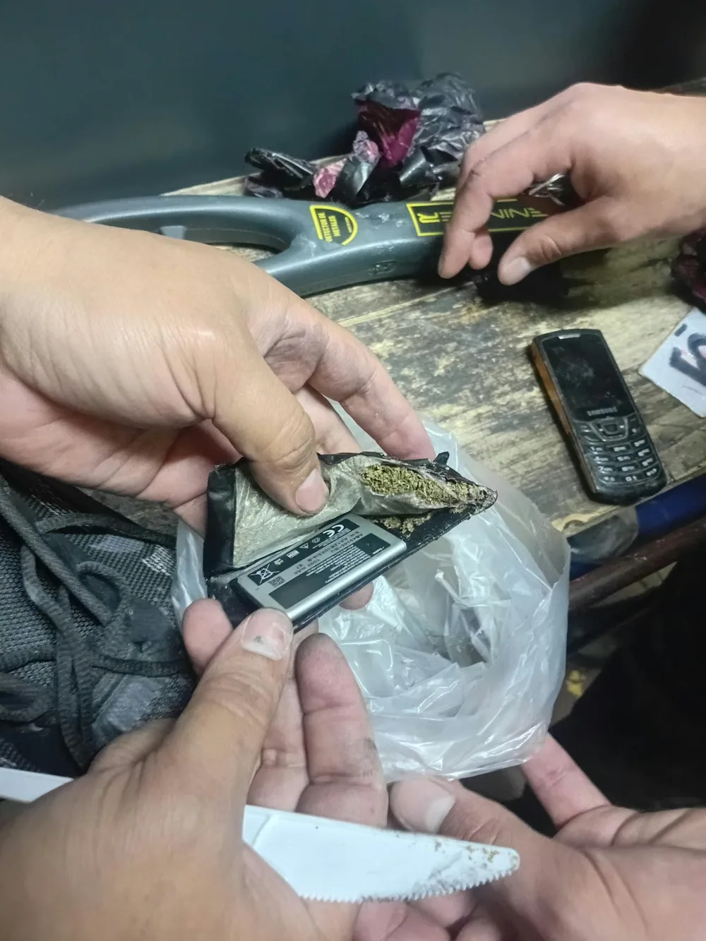 Servicio Penitenciario: intentó ingresar un celular oculto en el zapato, pero el escaner lo delató