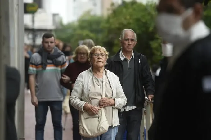 Jubilados y pensionados tendrán un aumento en noviembre: cuánto cobrarán