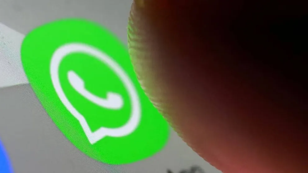 Vendía su auto, le pidieron una videollamada y casi cae en una estafa por WhatsApp