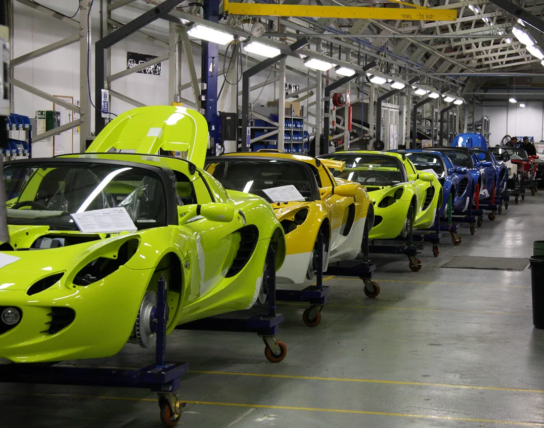 La industria operó al 58,5% de su capacidad en agosto, con fuertes caídas en la metalmecánica y los autos