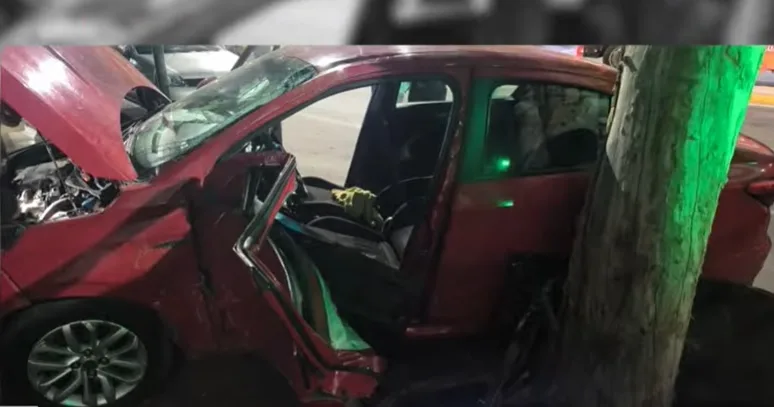 Un auto terminó sobre la vereda en Libertador y Ameghino: intervino Bomberos