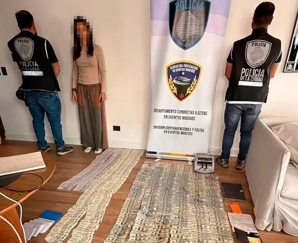 Vendía entradas para la despedida de Messi con sobreprecios de hasta 800%: allanaron su casa y encontraron US$56.000