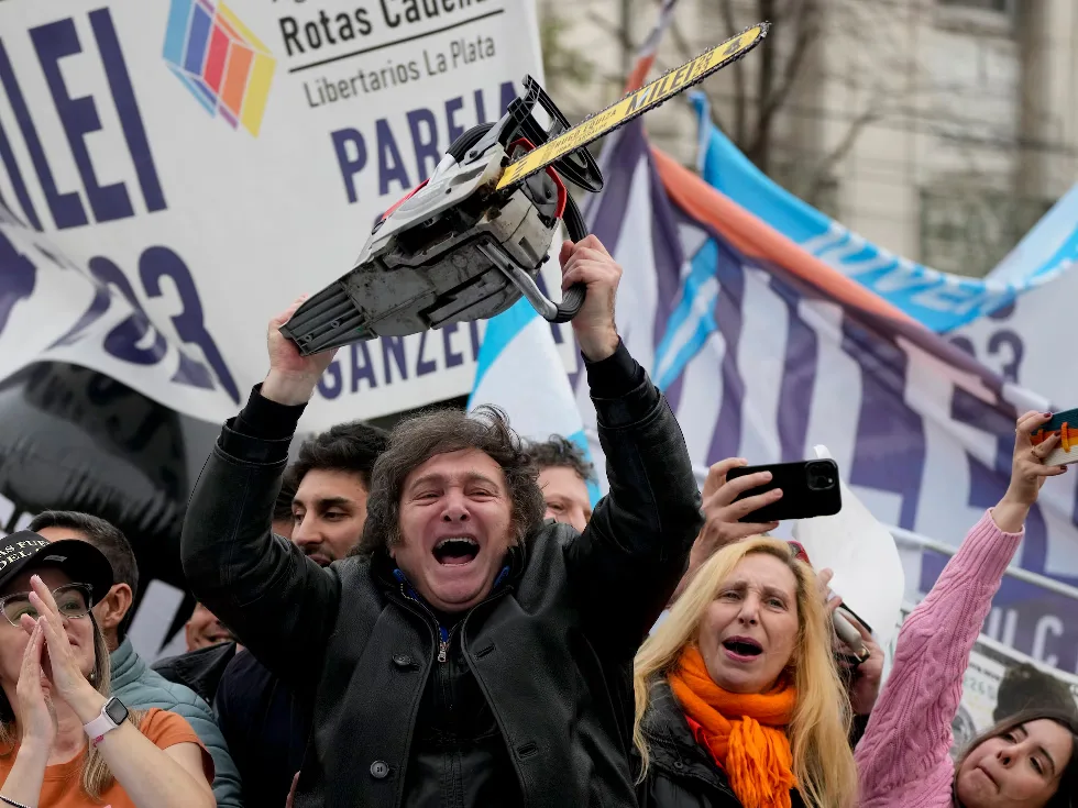 El Financial Times cuestionó el plan de Milei: menos inflación, pero una economía que "no arranca"