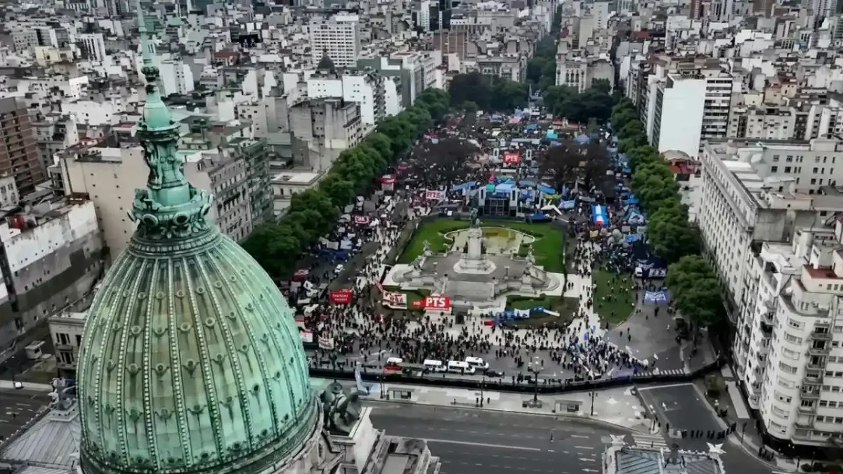 Violentos incidentes entre la policía y manifestantes en la marcha universitaria