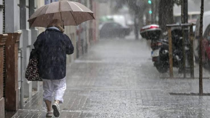 Miércoles pasado por agua: anuncian chaparrones durante toda la jornada