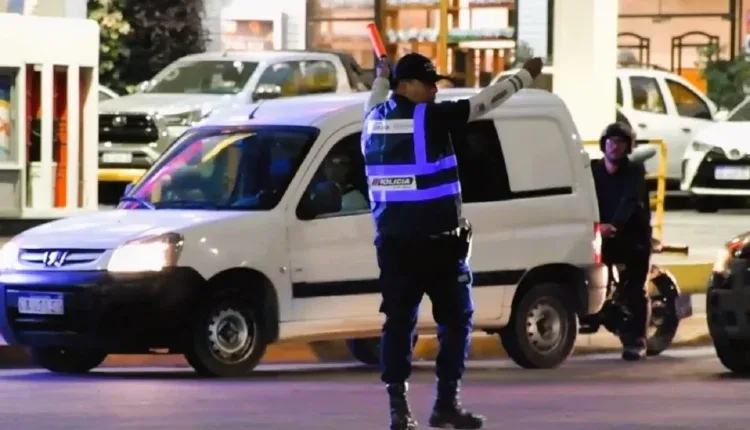 Atacaron a piedrazos y con una tumbera a dos policías que asistían a un remisero asaltado en Chimbas