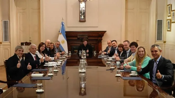 Javier Milei reúne a su Gabinete para analizar el nuevo escenario regional tras el triunfo de Lula en Brasil