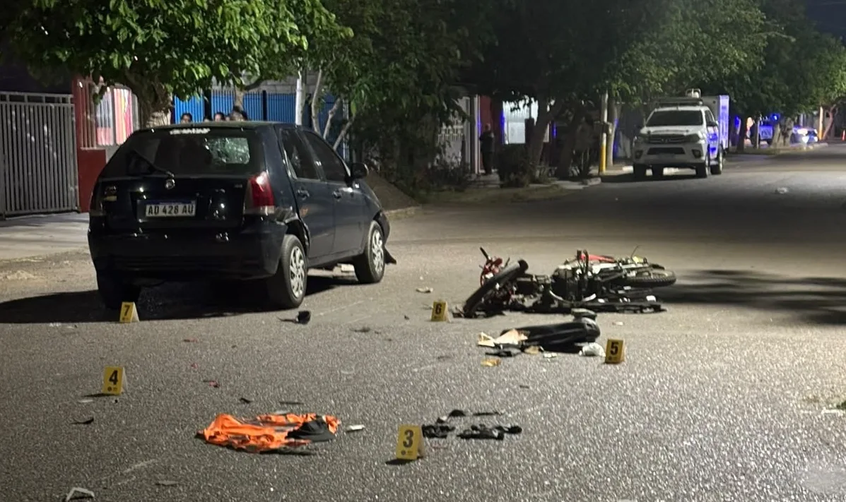 Un motociclista quedó inconsciente tras chocar con un auto en Rawson
