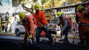 El Plan 50 Cuadras continúa este lunes con trabajos de mantenimiento vial en calle Santa Fe