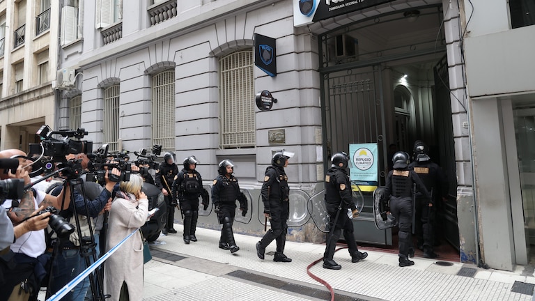 Motín en una comisaría: presos tomaron de rehén a un policía y desplegaron un operativo de emergencia