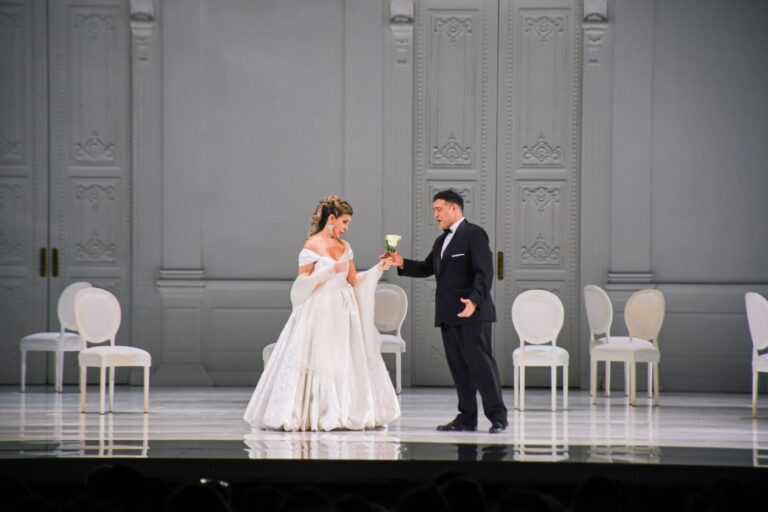 La Traviata volvió a escena con una puesta renovada y a sala llena