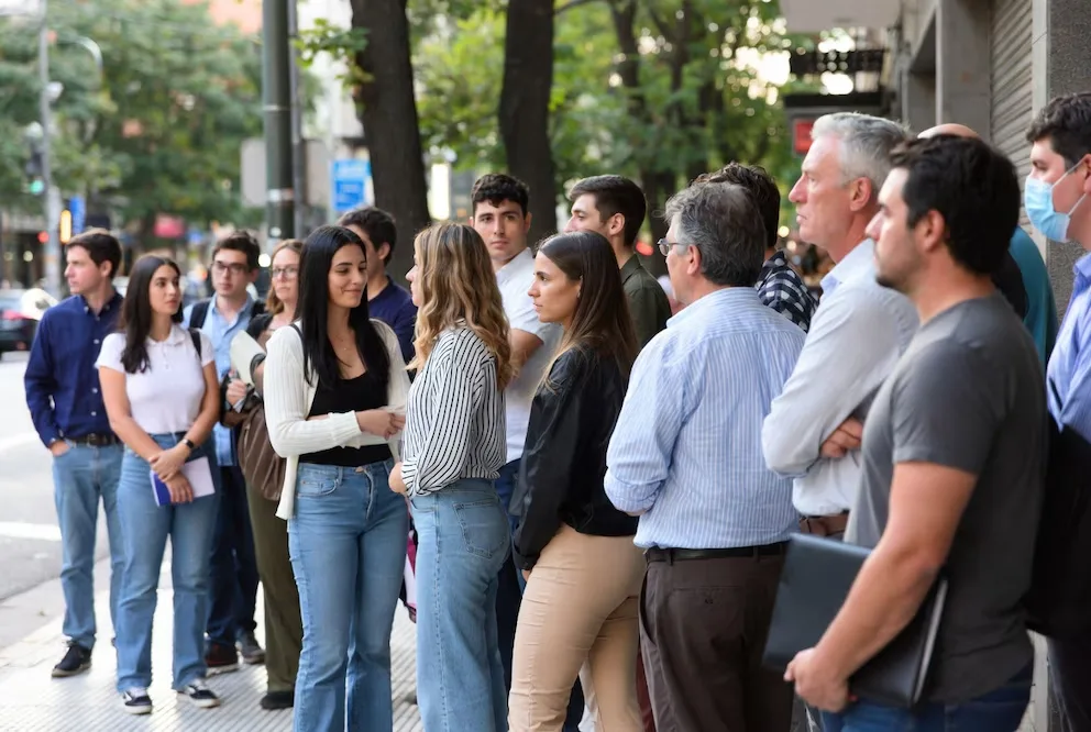 El empleo privado registrado acumuló 14 meses de caída y perdió más de 134.000 puestos en el año