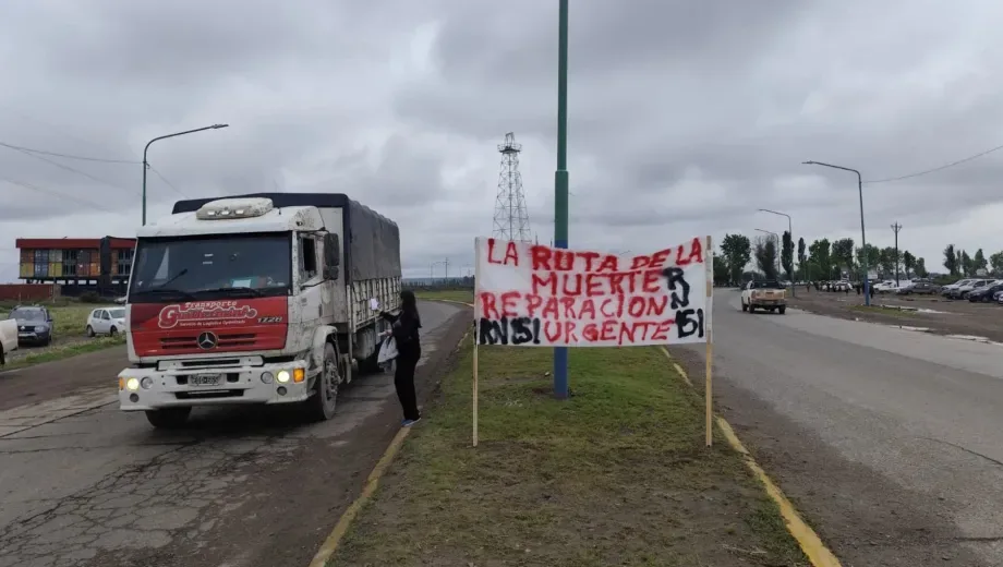 Catriel: casi 1.000 vecinos cortaron la Ruta 151 para reclamar mejoras tras una tragedia vial